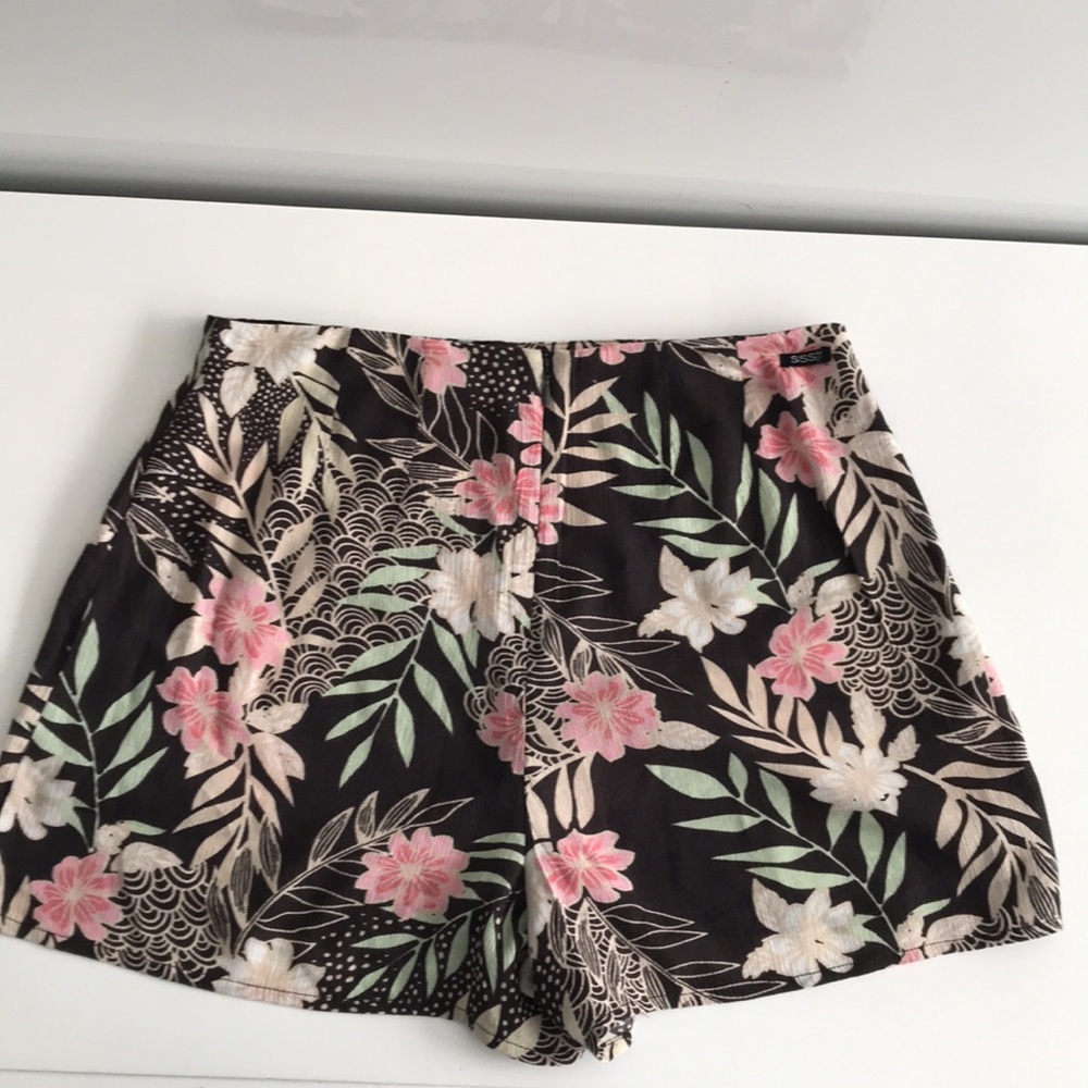 Brown and pink flowered shorts/S/Sis Strevolution